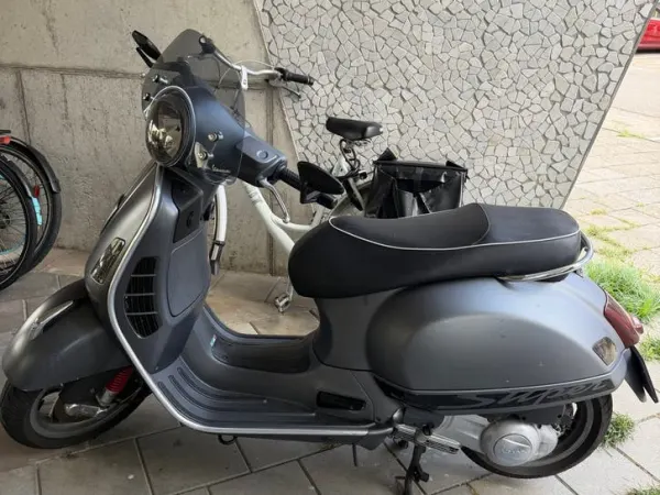 Bouwjaar onbekend Vespa GTS Super 300 - € 3.500 · Bieden (1/1)