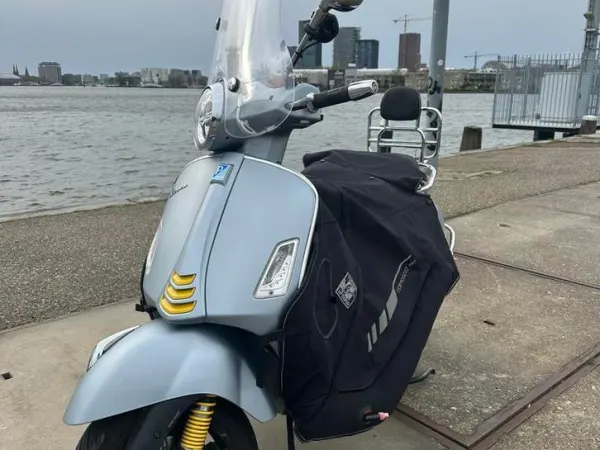 Bouwjaar onbekend Vespa GTS 300 - € 5.500 · Bieden (1/1)