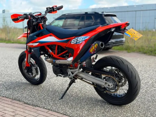 2023 KTM 690 SMC R A2 Nieuwstaat Supermoto Supermotard 2023 - €10,750 (1/1)
