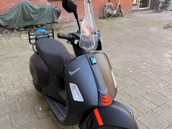 Year unknown Vespa GTS 300 - €4,750 (1/1)
