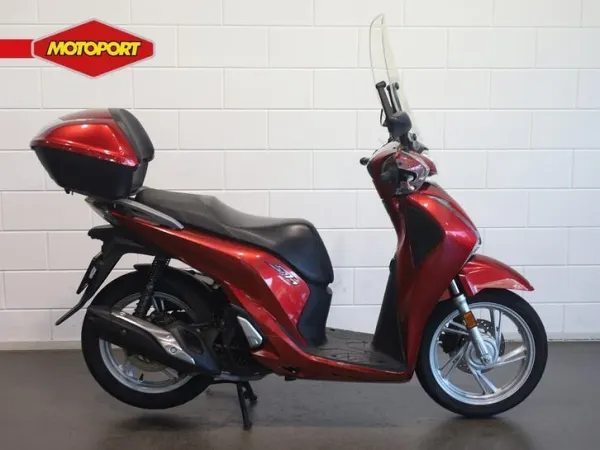 2017 Honda SH 150 (bj 2017) - € 2.790 (1/1)
