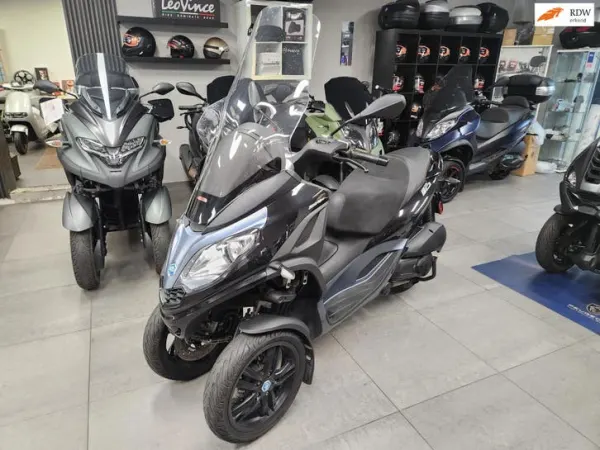 2023 Piaggio MP3 300 - €4,900 (1/1)