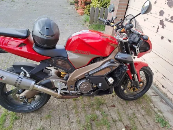 Year unknown Aprilia Tuono 1000 R-Krachtige Naked Bike - Bidding (1/1)