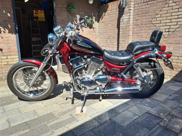 1997 Suzuki Intruder 1400 - €3,000 · Bidding (1/1)