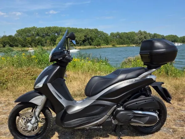 2015 Piaggio Beverly 350 - €2,995 · Bidding (1/1)