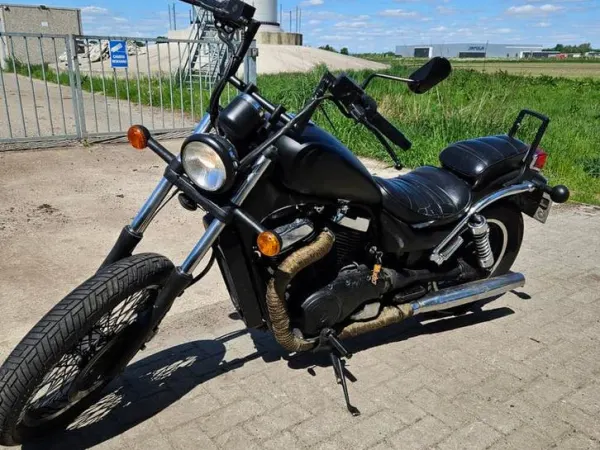 Year unknown Suzuki Intruder 700 - €1,100 · Bidding (1/1)