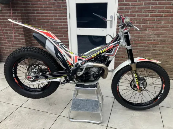 Bouwjaar onbekend TRS One 300 Trial 2020 Nauwelijks Gebruikt Voor 3250 E - Prijs op aanvraag (1/1)