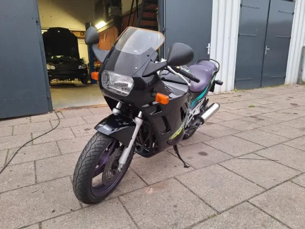 1996 Suzuki Gsxf 600 1996 - € 950 · Bieden (1/1)