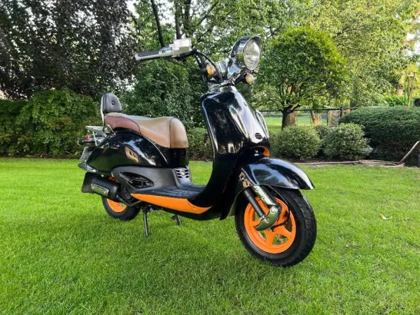 2009 SYM Jinlun JL125T Retro motorscooter. 125cc 4 Takt Motorscooter - € 649 · Bieden (1/1)