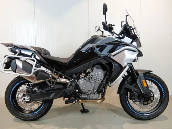 2026 Cfmoto 800 MT Sport (bj 2026) - €9,899 · Bidding (1/1)