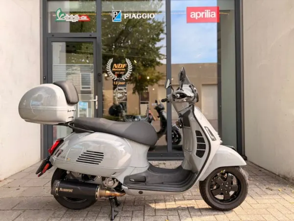 Bouwjaar onbekend Piaggio Vespa 300 gts abs asr topstaat! - € 5.950 · Bieden (1/1)