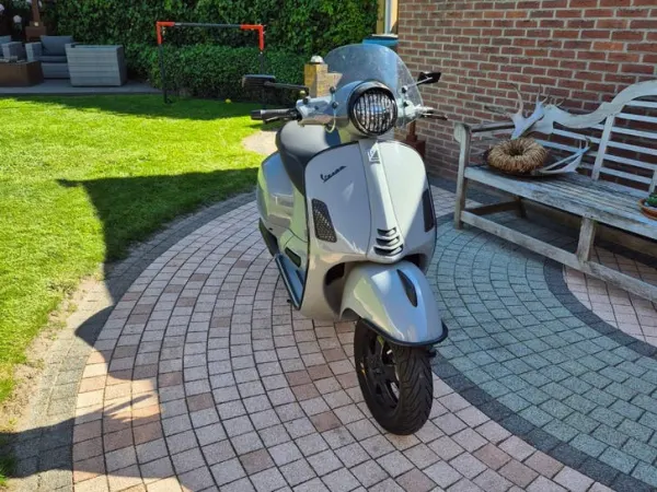 2020 Vespa 300cc Supertech Nardo Grey - € 6.150 · Bieden (1/1)