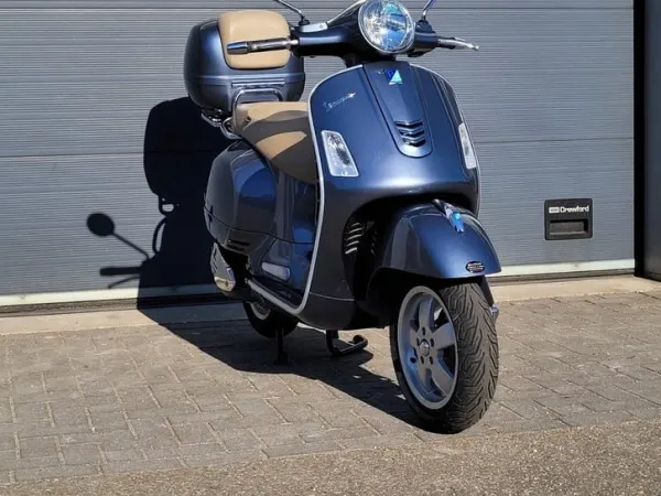 2016 Vespa GTS 250 - €3,475 · Bidding (1/1)