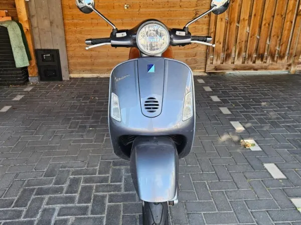 Year unknown Vespa GT 500cc – Uniek Exemplaar - €2,695 · Bidding (1/1)