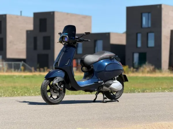 Year unknown Vespa Sprint 300cc HPE GTS Ombouw ABS/ASR A2 - €7,950 · Bidding (1/1)