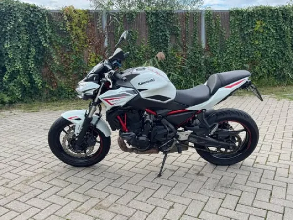 2022 Kawasaki Z 650 - €6,500 · Bidding (1/1)