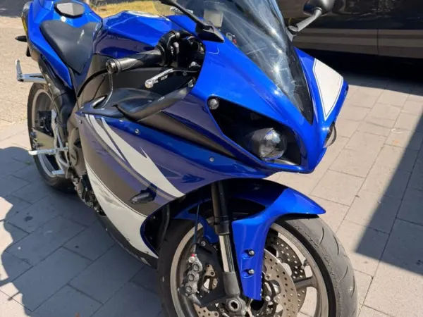 Bouwjaar onbekend Yamaha R1 2010 32.500km Akra - € 8.749 · Bieden (1/1)