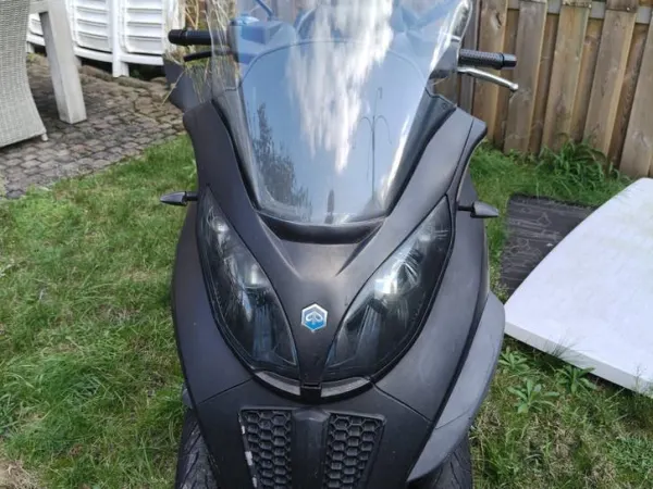 Year unknown Piaggio MP3 300 - Bidding (1/1)