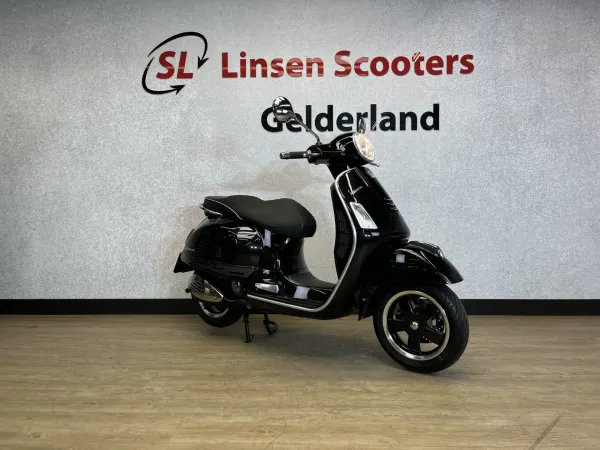 2017 Vespa GTS Super 250cc i.e. Zwart 2017 - € 3.295 (1/1)