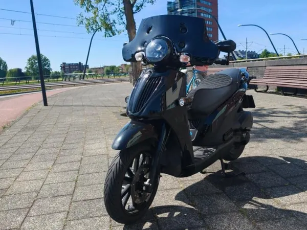 Bouwjaar onbekend Piaggio Carnaby 300 Vespa Look , Akrapovic - € 2.050 (1/1)