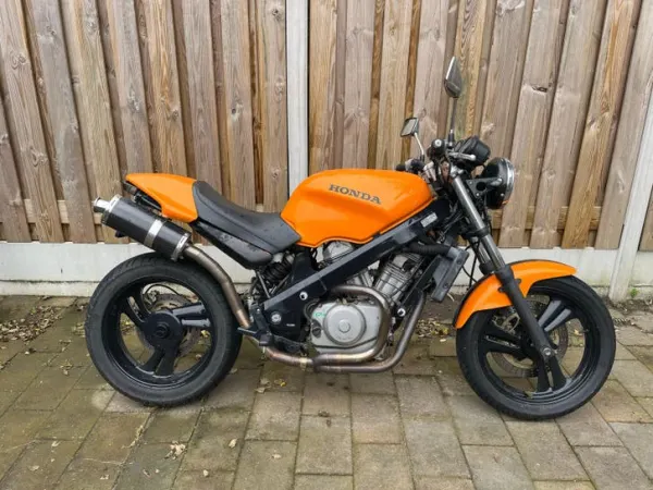 Bouwjaar onbekend Honda NTV 650 met Ducati Monster Achterkant - € 1.450 · Bieden (1/1)