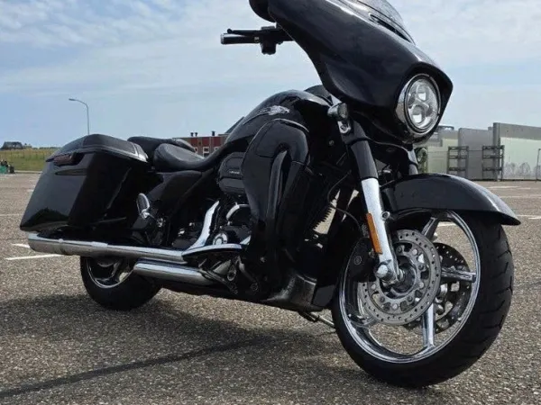 2015 Harley-Davidson CVO Street Glide - € 18.250 (1/1)