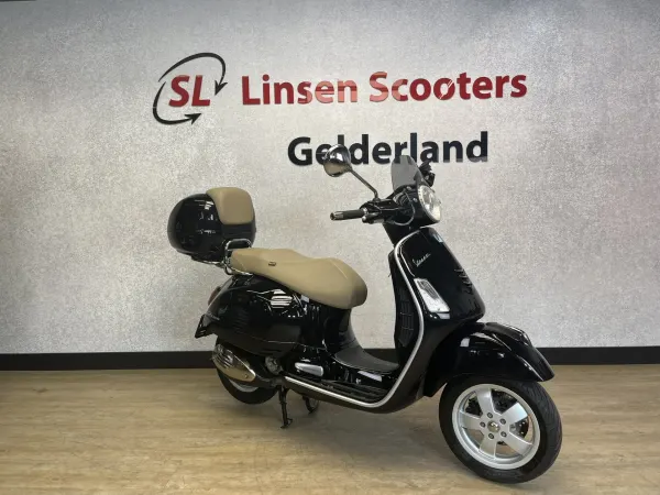 2016 Vespa GTS 250cc i.e. Zwart 2016 - € 3.895 (1/1)