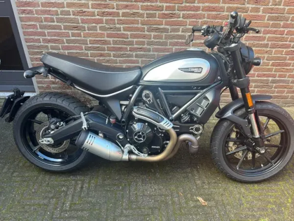 2022 Ducati Scrambler 800 Icon 2022 Zeer Lage km Stand - € 7.350 · Bieden (1/1)