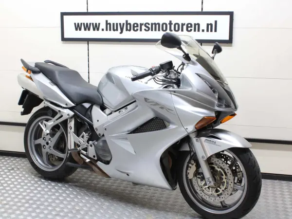 2005 Honda VFR 800 Vtec ABS - € 2.400 (1/1)