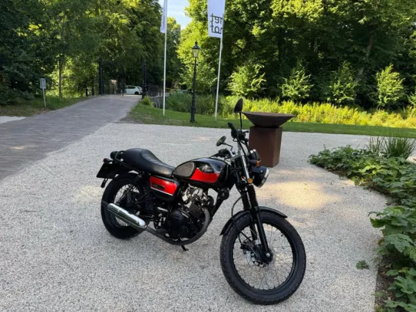 Bouwjaar onbekend Bluroc QG 125cc Classic-Zwart/Rood uit 2017 - € 1.750 · Bieden (1/1)