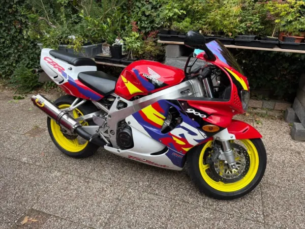 1996 Honda CBR900RR Fireblade 1996 SC33 in top conditie! - € 5.999 · Bieden (1/1)