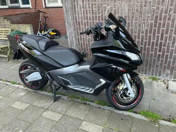 Bouwjaar onbekend Aprilia SRV 850 Motorscooter - € 5.200 · Bieden (1/1)