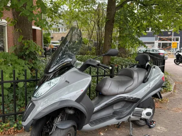 Bouwjaar onbekend Piaggio MP3 300 - € 2.900 · Bieden (1/1)
