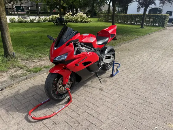 2004 Honda CBR 1000 - € 5.500 (1/1)