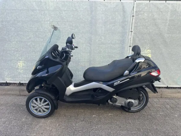 2009 Piaggio MP3 250 LT Budget Bike (bj 2009) - € 1.550 · Bieden (1/1)