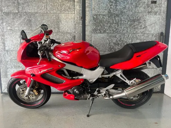 1999 Honda VTR 1000 F Firestorm - €2,750 (1/1)