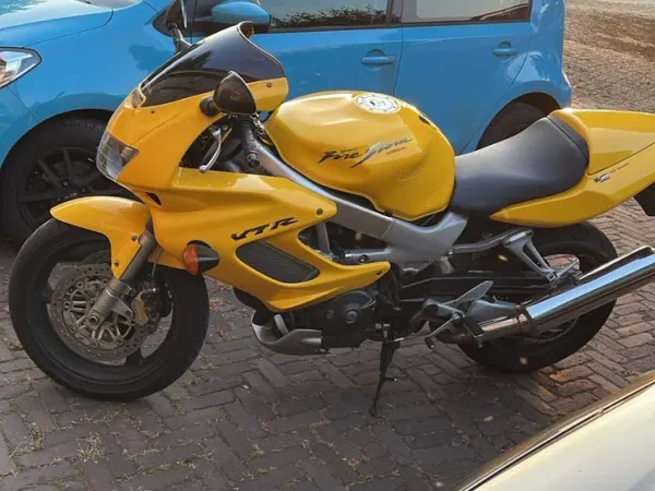 Bouwjaar onbekend Honda VTR Firestorm-V-Twin 1000cc Winterprijs! - € 1.000 · Bieden (1/1)