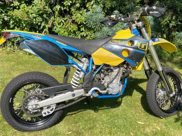 2004 Husaberg FE 550 met Cross en Supermoto Wielen - €3,200 (1/1)