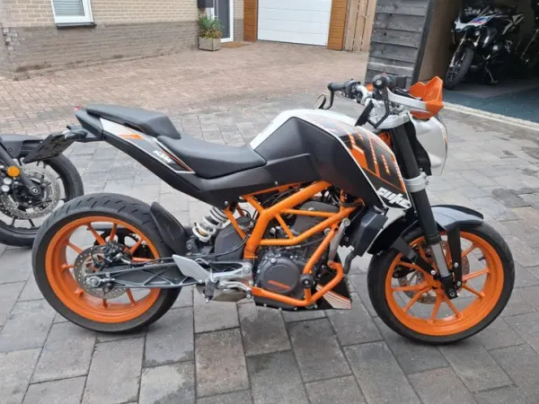 2014 KTM 390 Duke - € 2.450 (1/1)