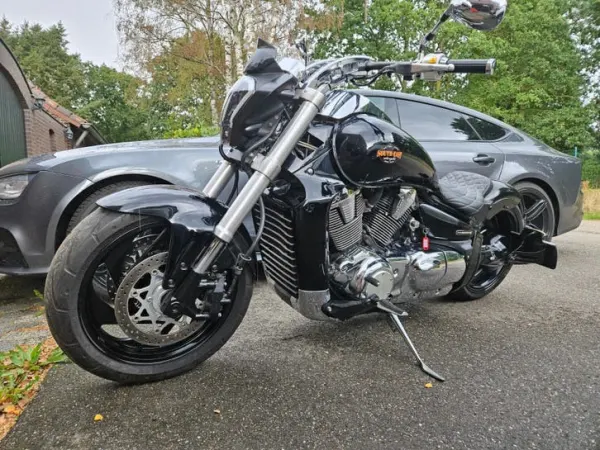 2010 Suzuki VZR1800N Intuder - €9,650 · Bidding (1/1)