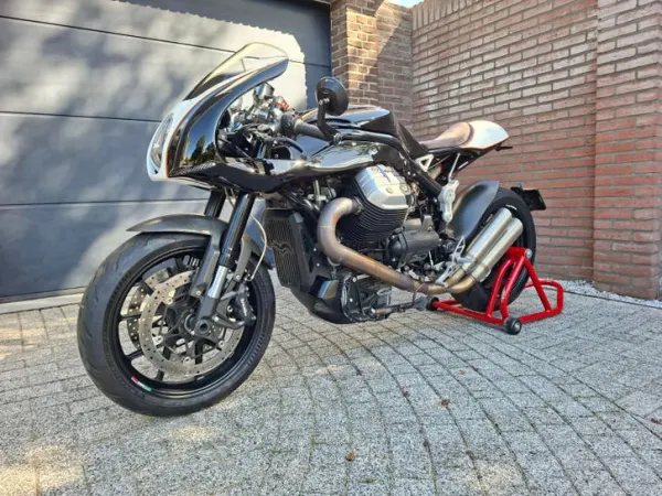 2011 Moto Guzzi Ipothesys.(Uniek exemplaar) - €23,000 · Bidding (1/1)