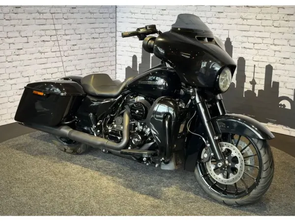 2019 Harley-Davidson Street Glide Special FLHXS - €22,990 · Bidding (1/1)