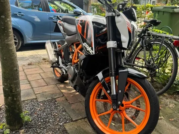 2013 KTM 390 Duke - €2,200 · Bidding (1/1)