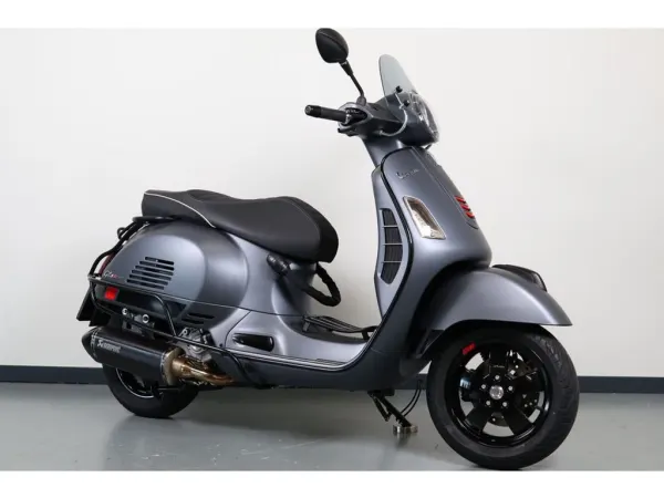 2018 Vespa GTS 300 Super - €4,500 · Bidding (1/1)