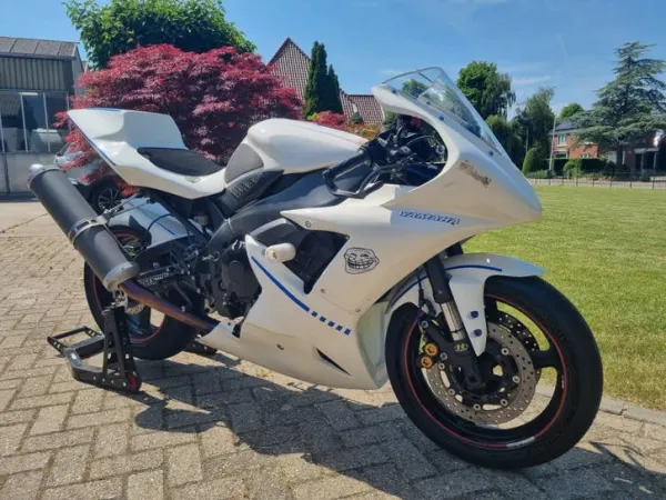 2003 Yamaha YZF R1 - € 5.495 · Bieden (1/1)