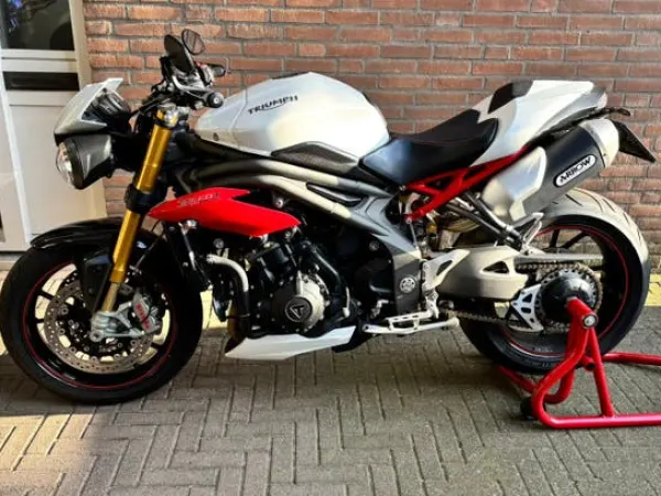 2016 Triumph Speed Triple - € 8.000 · Bieden (1/1)