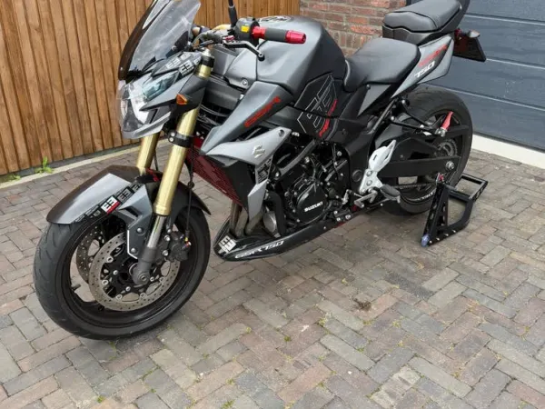 Year unknown Suzuki GSR 750 - €4,550 · Bidding (1/1)
