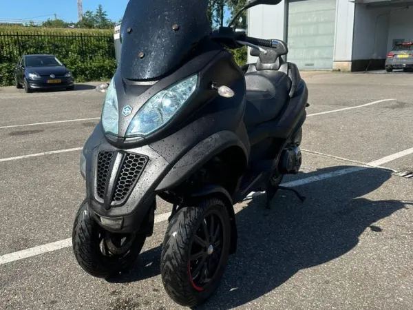 Bouwjaar onbekend Piaggio MP3 – Nette 3-wiel Motorscooter – Zwart - € 2.100 (1/1)
