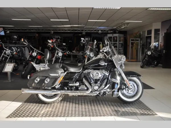 2010 Harley-Davidson Road King Classic FLHRC - € 19.450 (1/1)