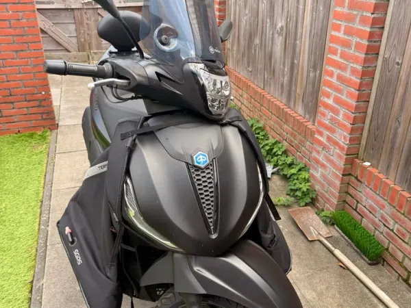 Year unknown Piaggio Beverly 400 - €5,900 · Bidding (1/1)